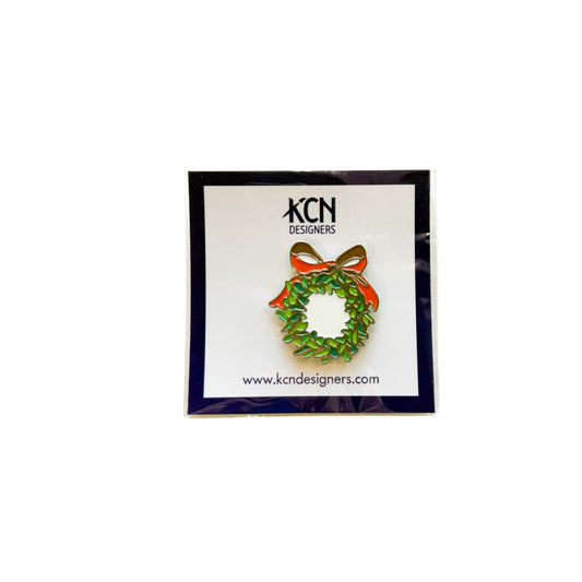 Wreath with Red Bow Needle Minder