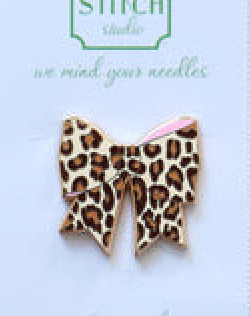 Brown Leopard Bow Needle Minder