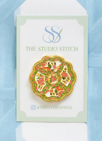 Scalloped Rose Medallion Needleminder
